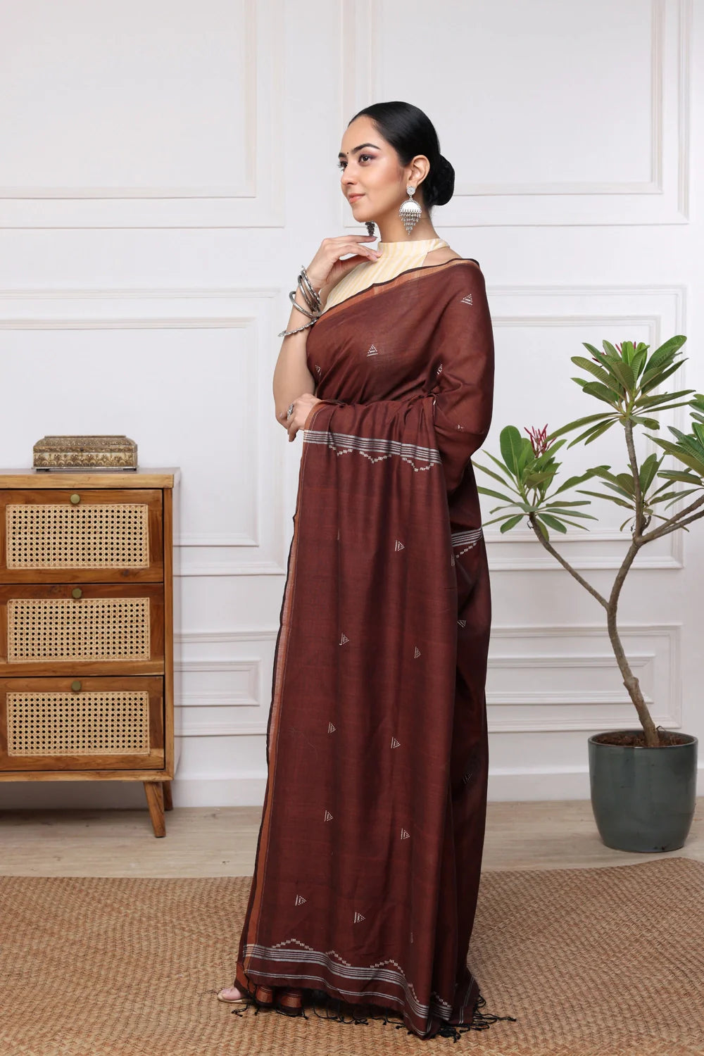 Handloom Chocolate Brown Mulmul Cotton Jamdani Saree