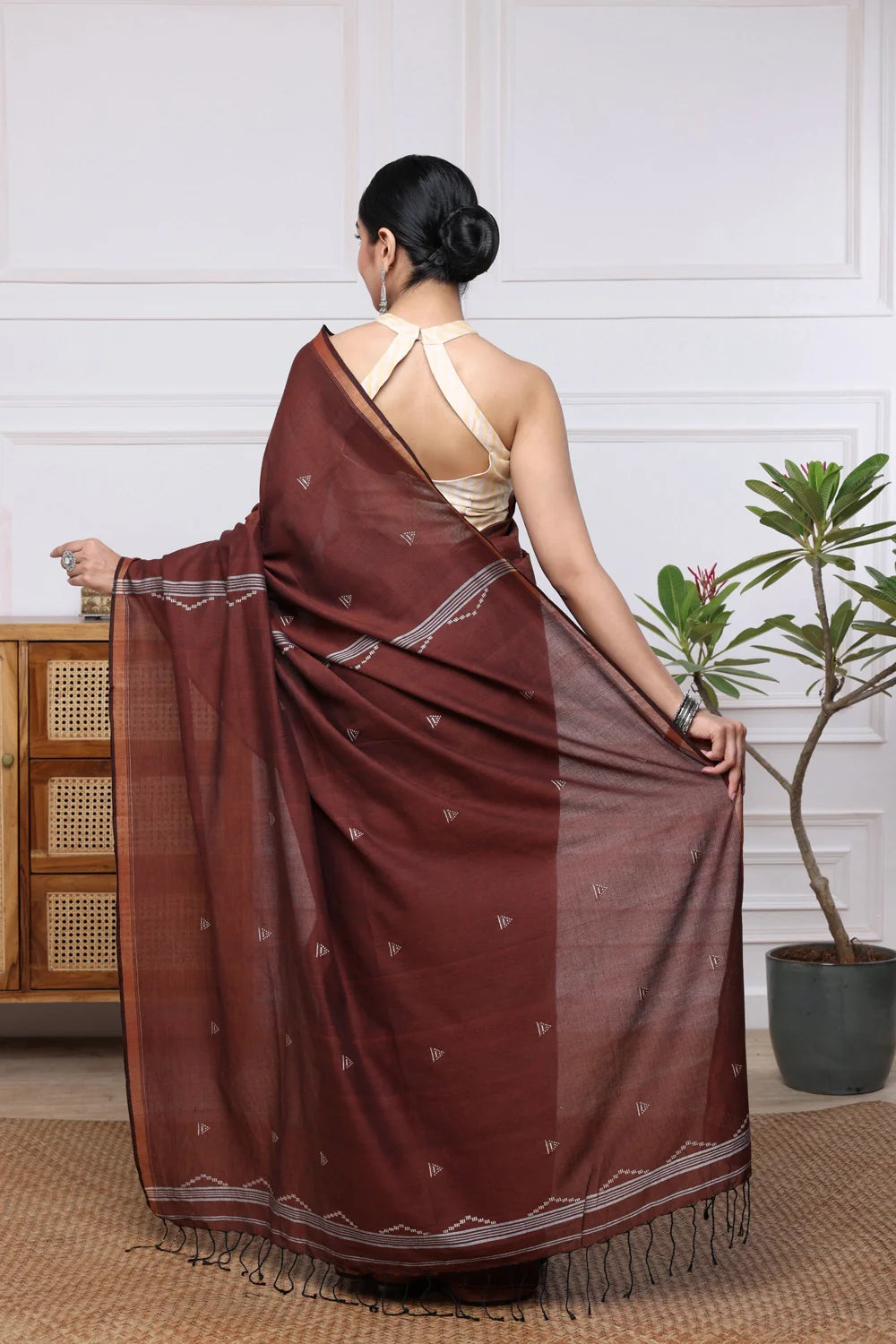 Handloom Chocolate Brown Mulmul Cotton Jamdani Saree