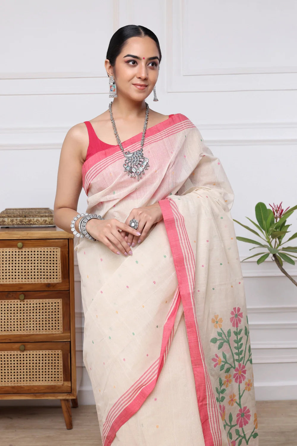 Handloom Beige Pure Cotton Jamdani Saree with Pink Border