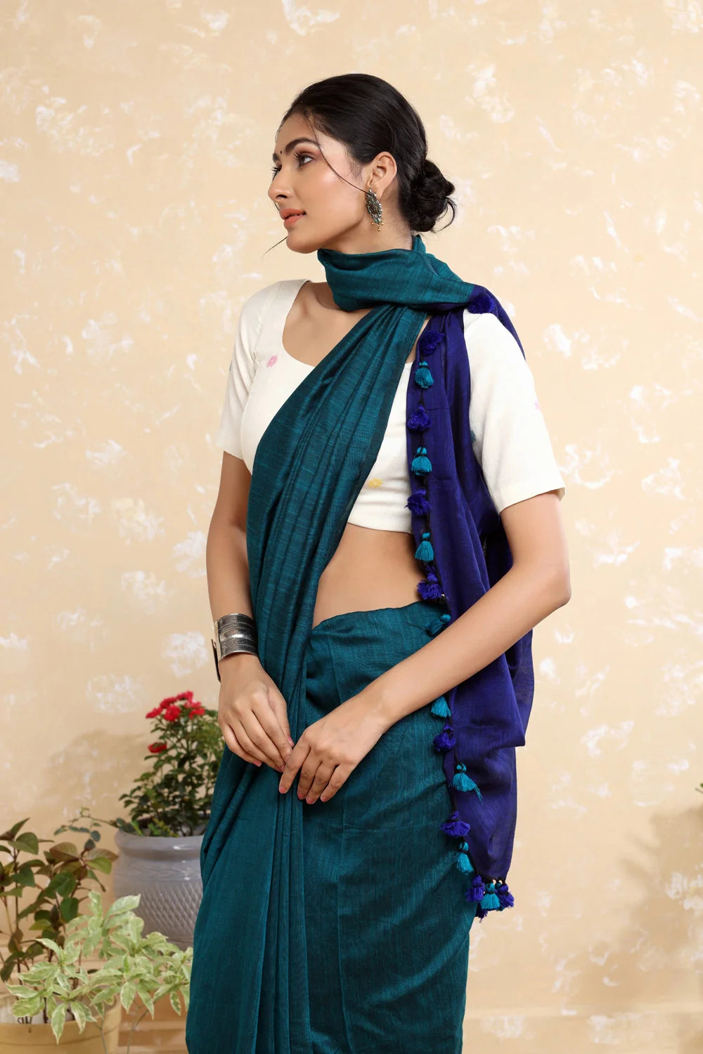 Handllom Ocean Blue  Mulmul Saree with Begani Pallu