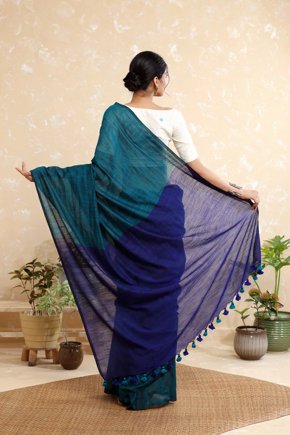 Handllom Ocean Blue  Mulmul Saree with Begani Pallu