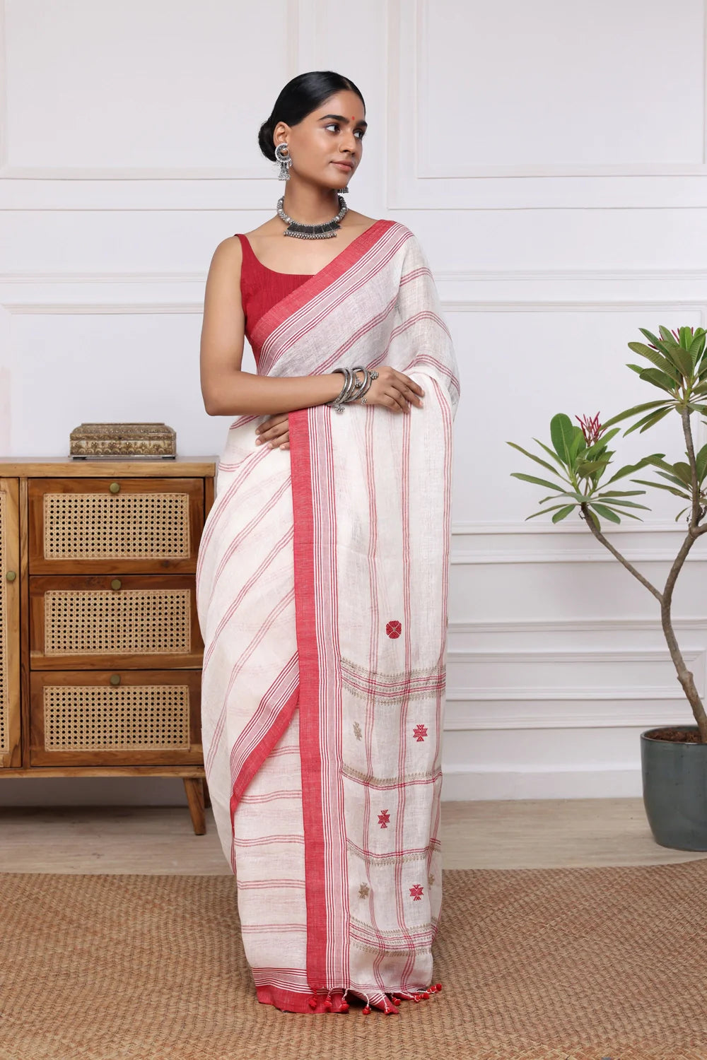 Handloom White & Red Pure Linen Saree