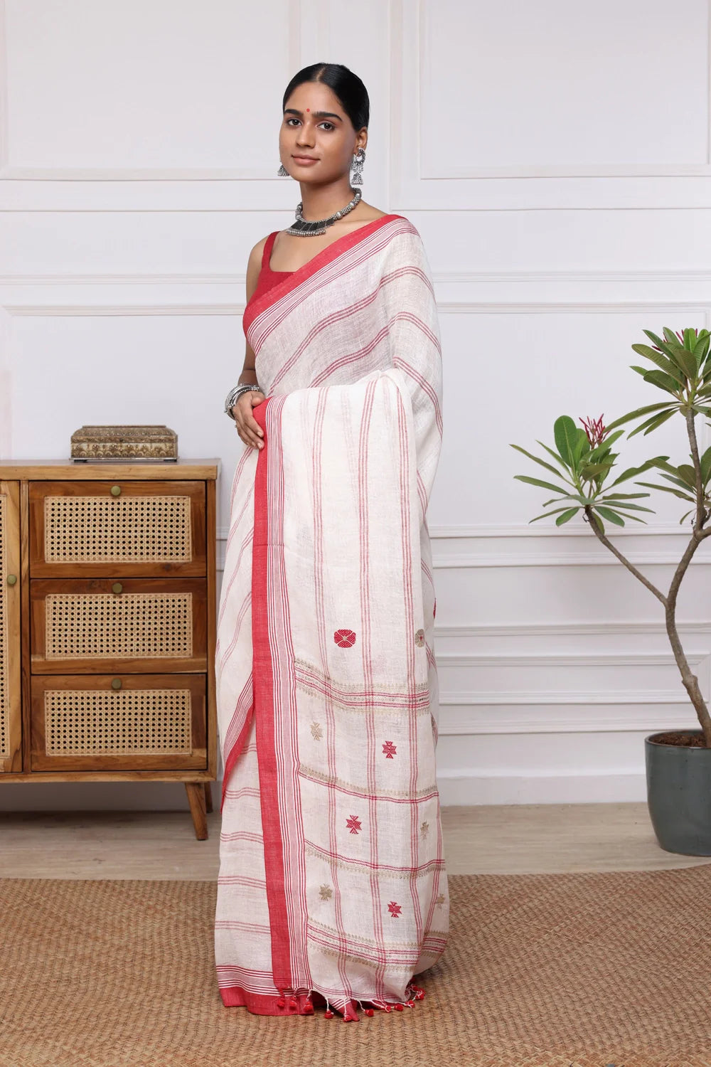 Handloom White & Red Pure Linen Saree