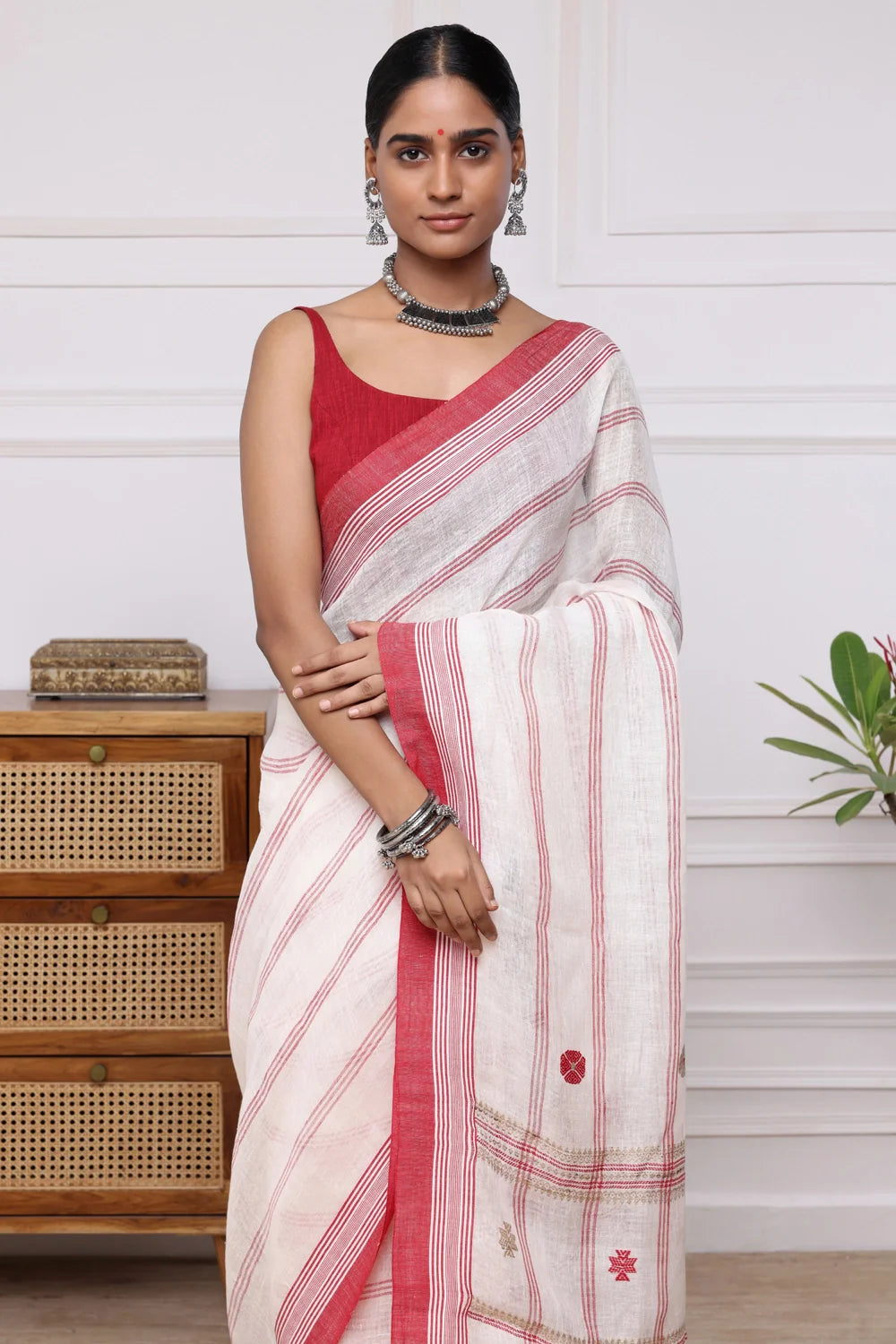 Handloom White & Red Pure Linen Saree