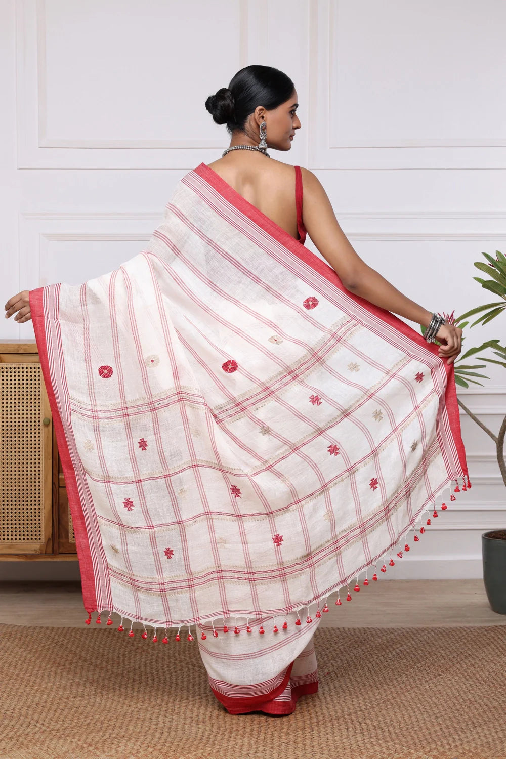 Handloom White & Red Pure Linen Saree