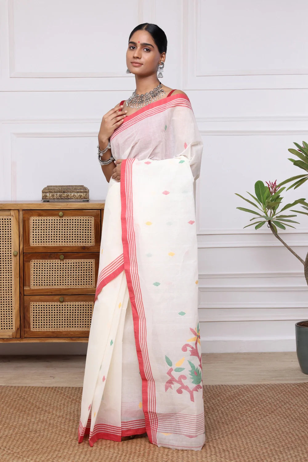 Handloom Off White & Red Pure Cotton Jamdani Saree