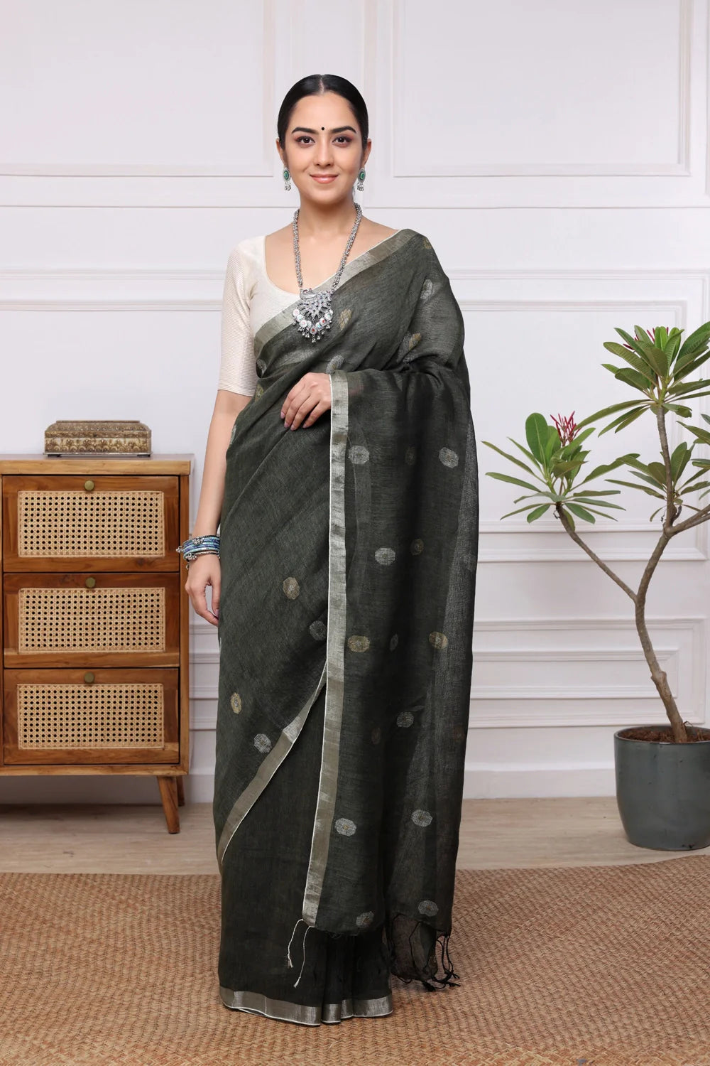 Handloom Olive Green Pure Linen Jamdani Saree