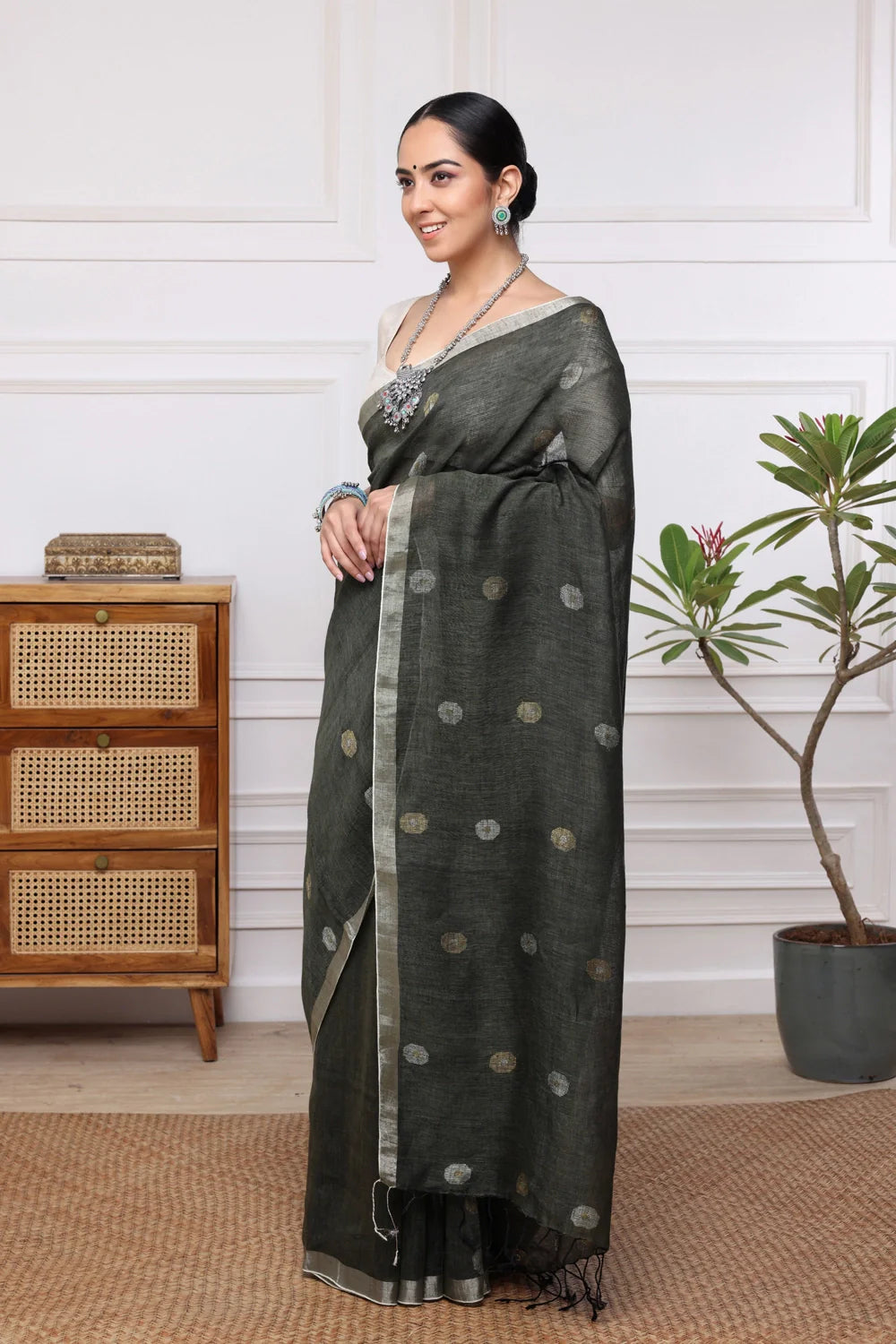 Handloom Olive Green Pure Linen Jamdani Saree