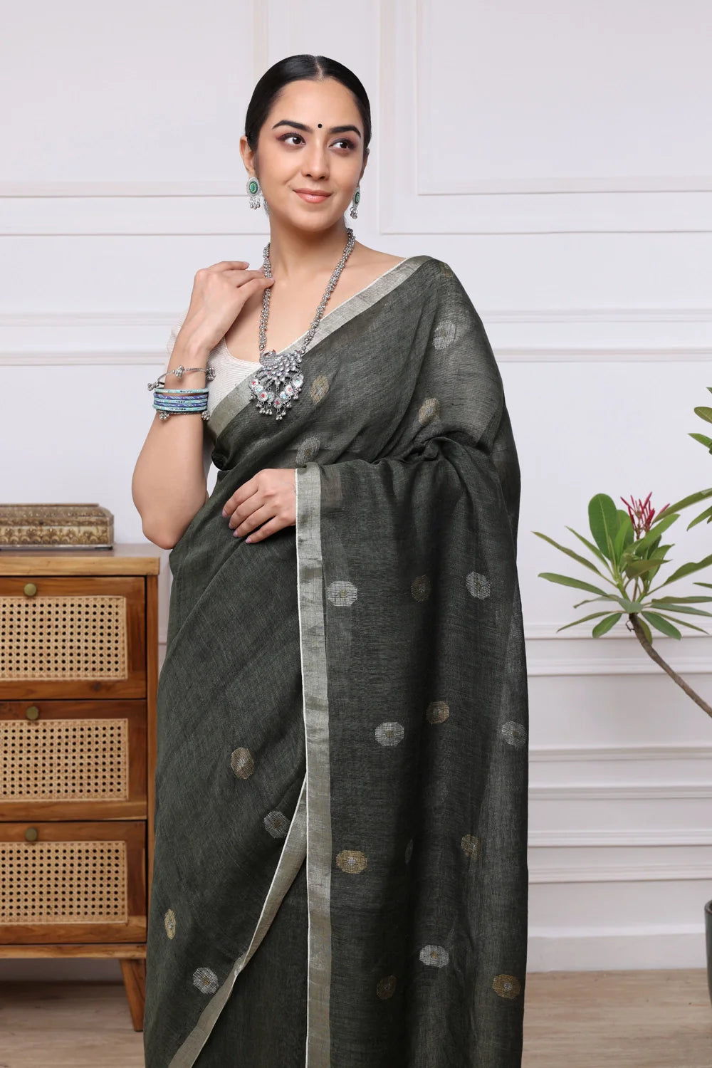 Handloom Olive Green Pure Linen Jamdani Saree