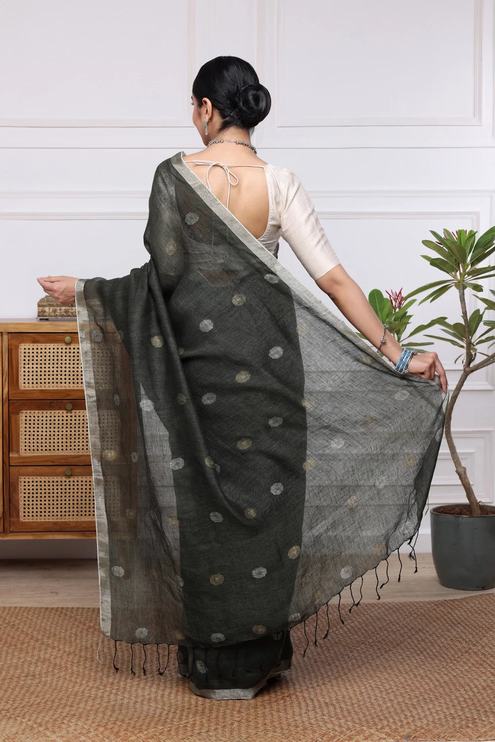 Handloom Olive Green Pure Linen Jamdani Saree