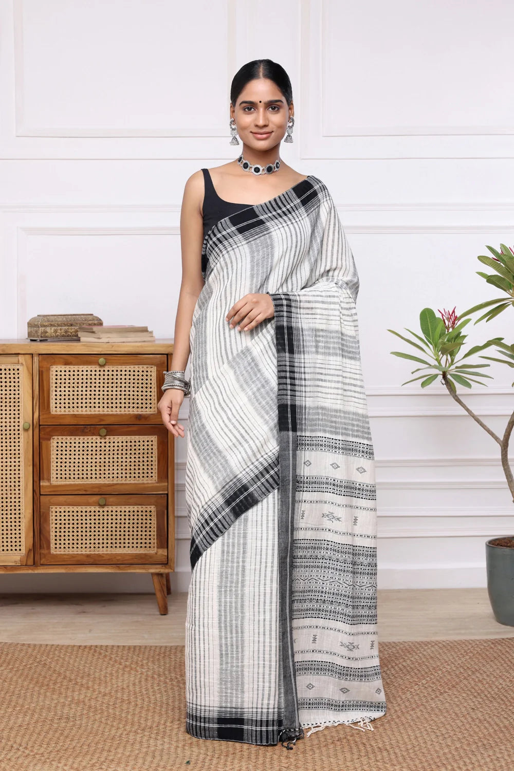 Handloom Black & White Soft Linen Jamdani  Saree