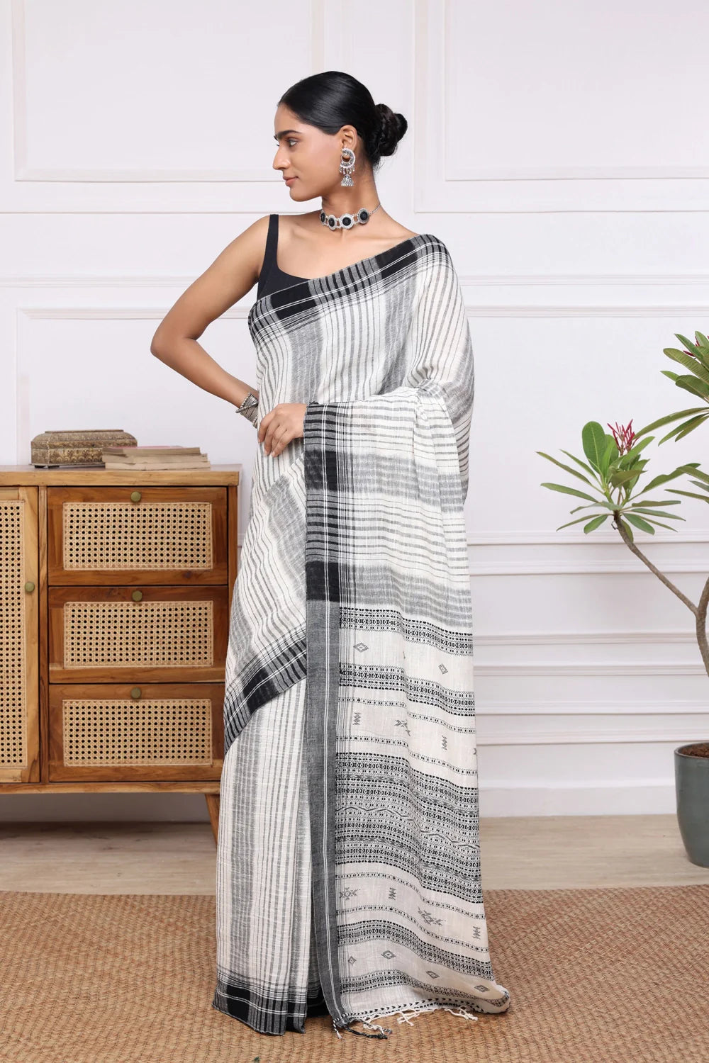 Handloom Black & White Soft Linen Jamdani  Saree