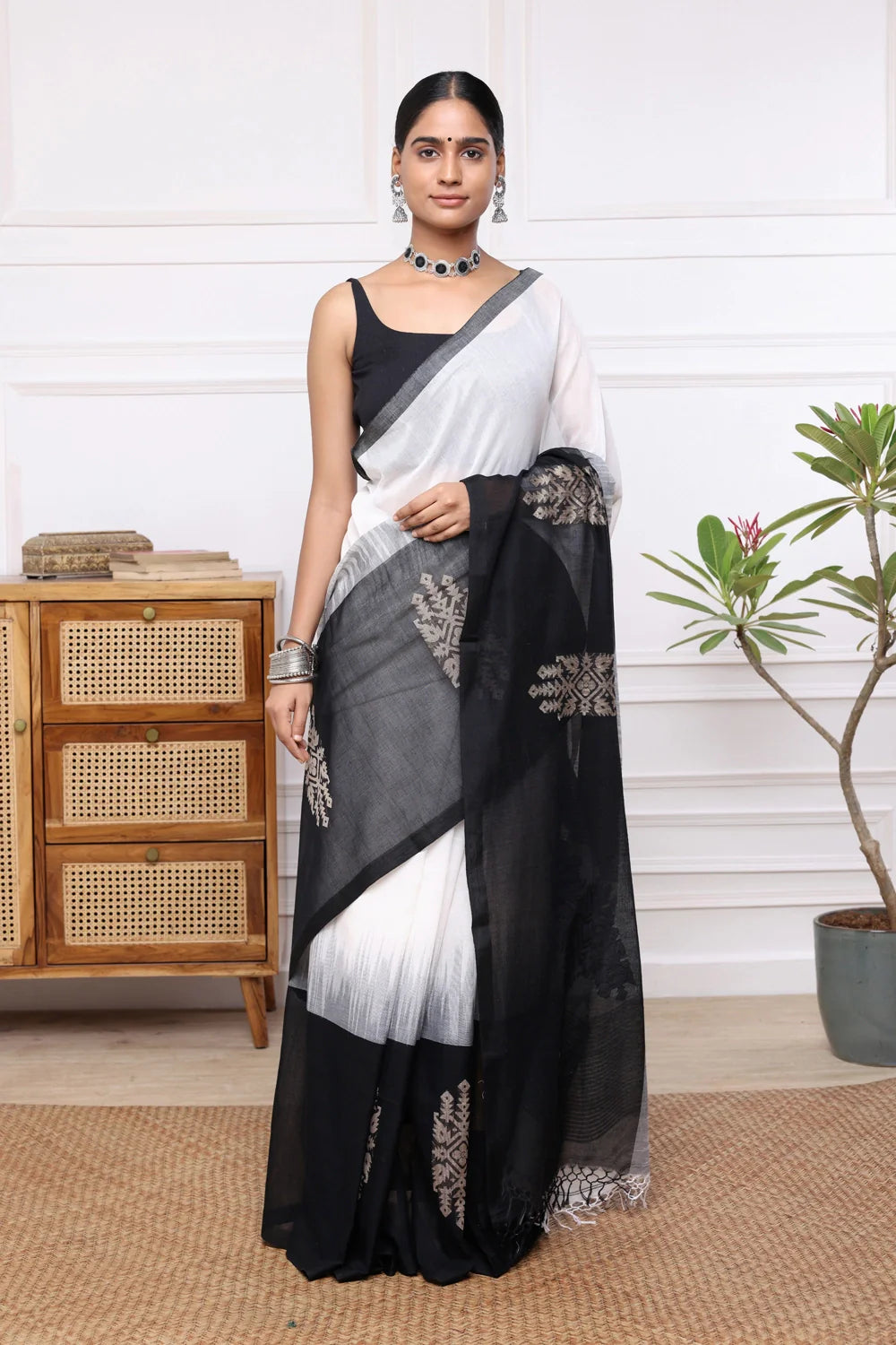 Handloom White & Black Soft Cotton Jamdani Saree