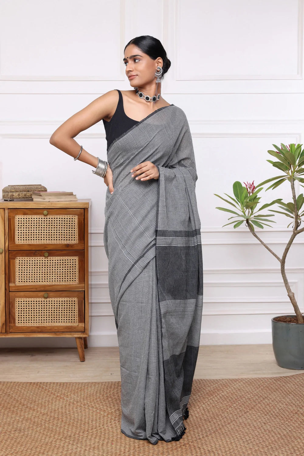 Handloom Black & White Mulmul Cotton Saree