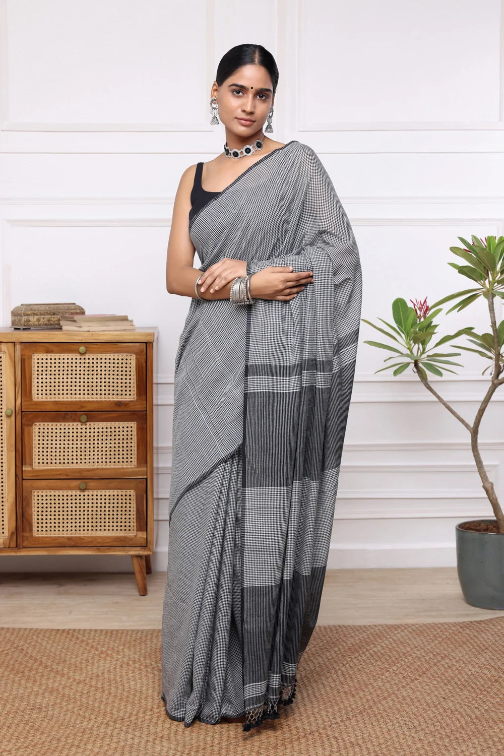 Handloom Black & White Mulmul Cotton Saree