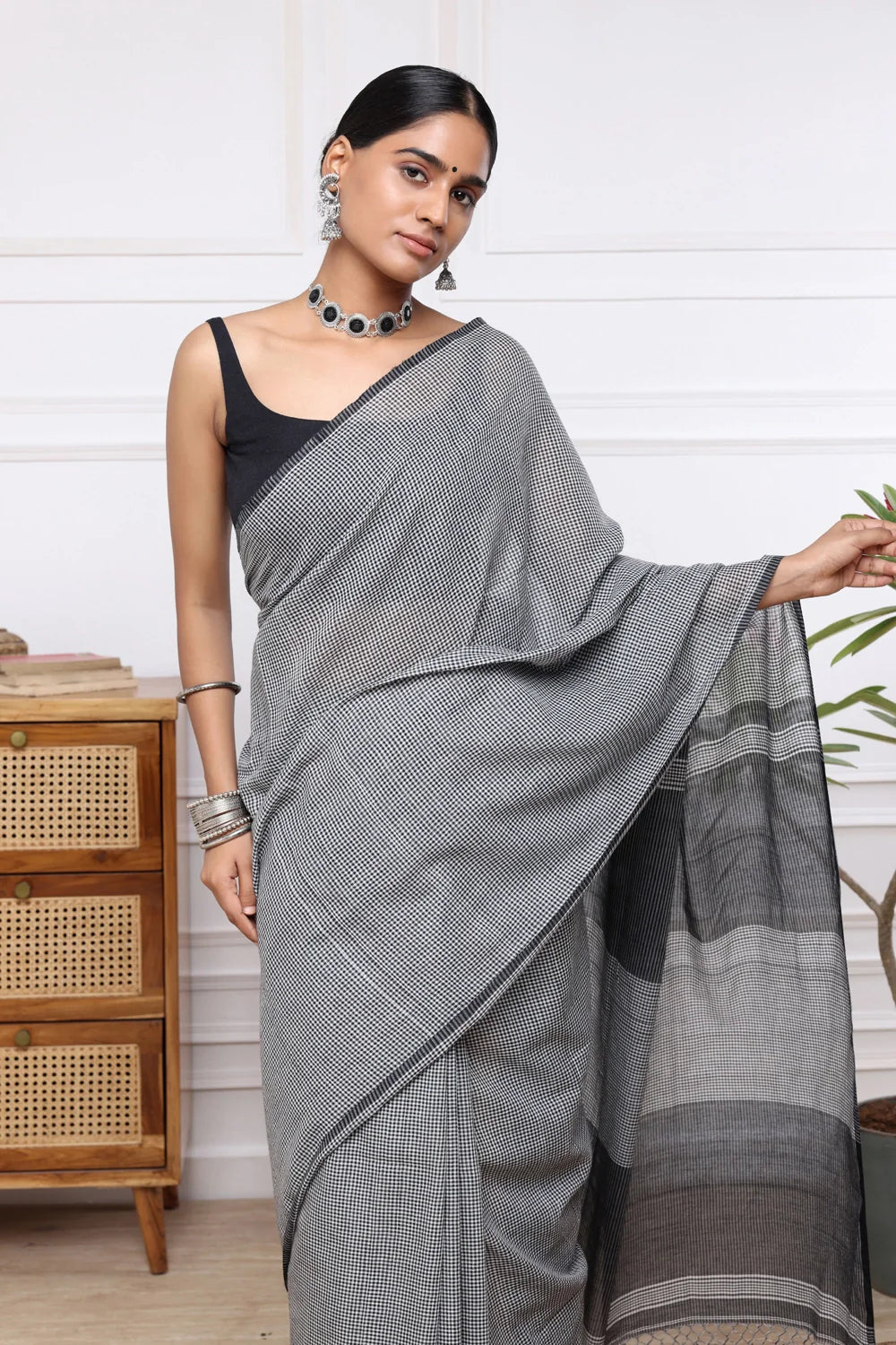 Handloom Black & White Mulmul Cotton Saree