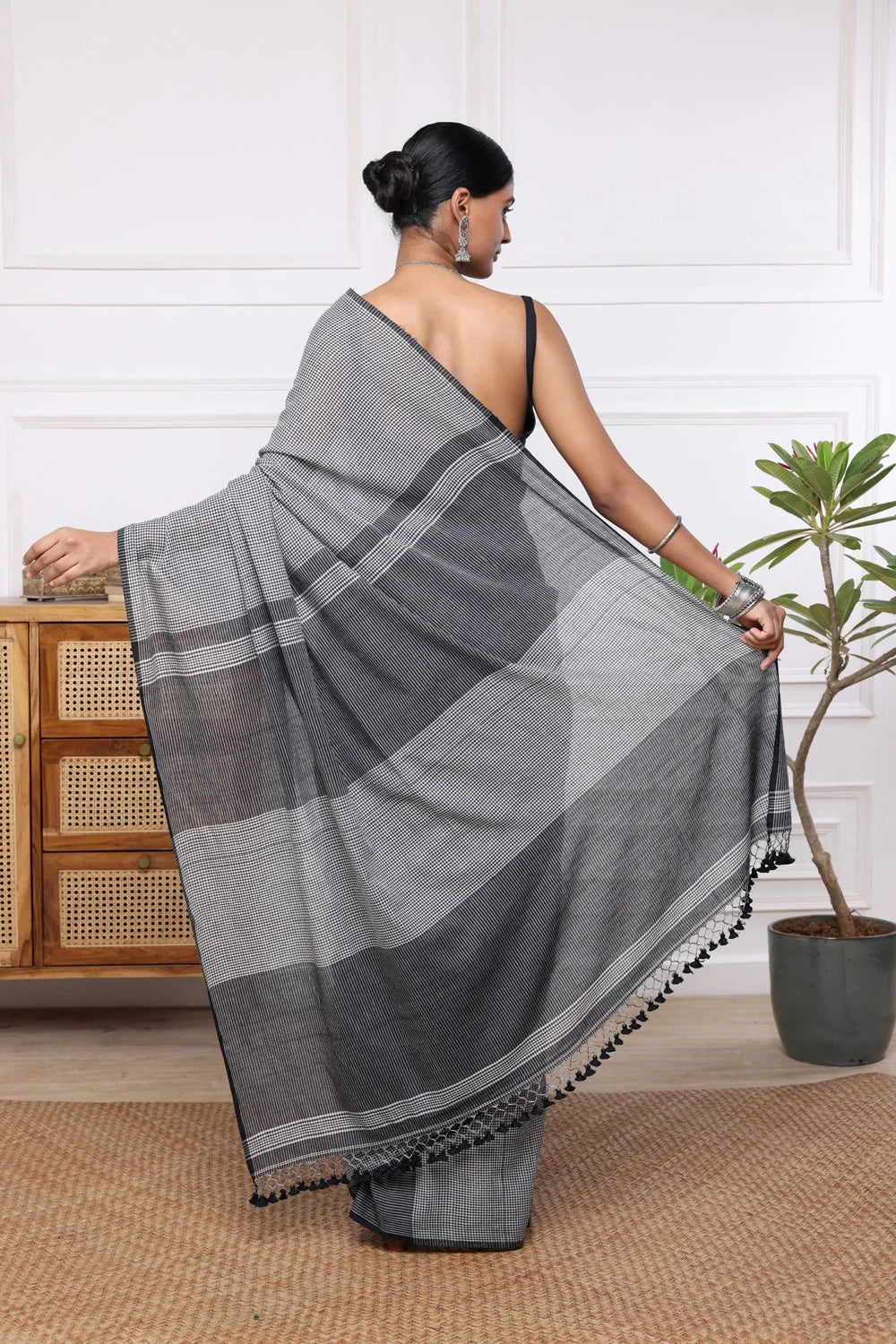 Handloom Black & White Mulmul Cotton Saree