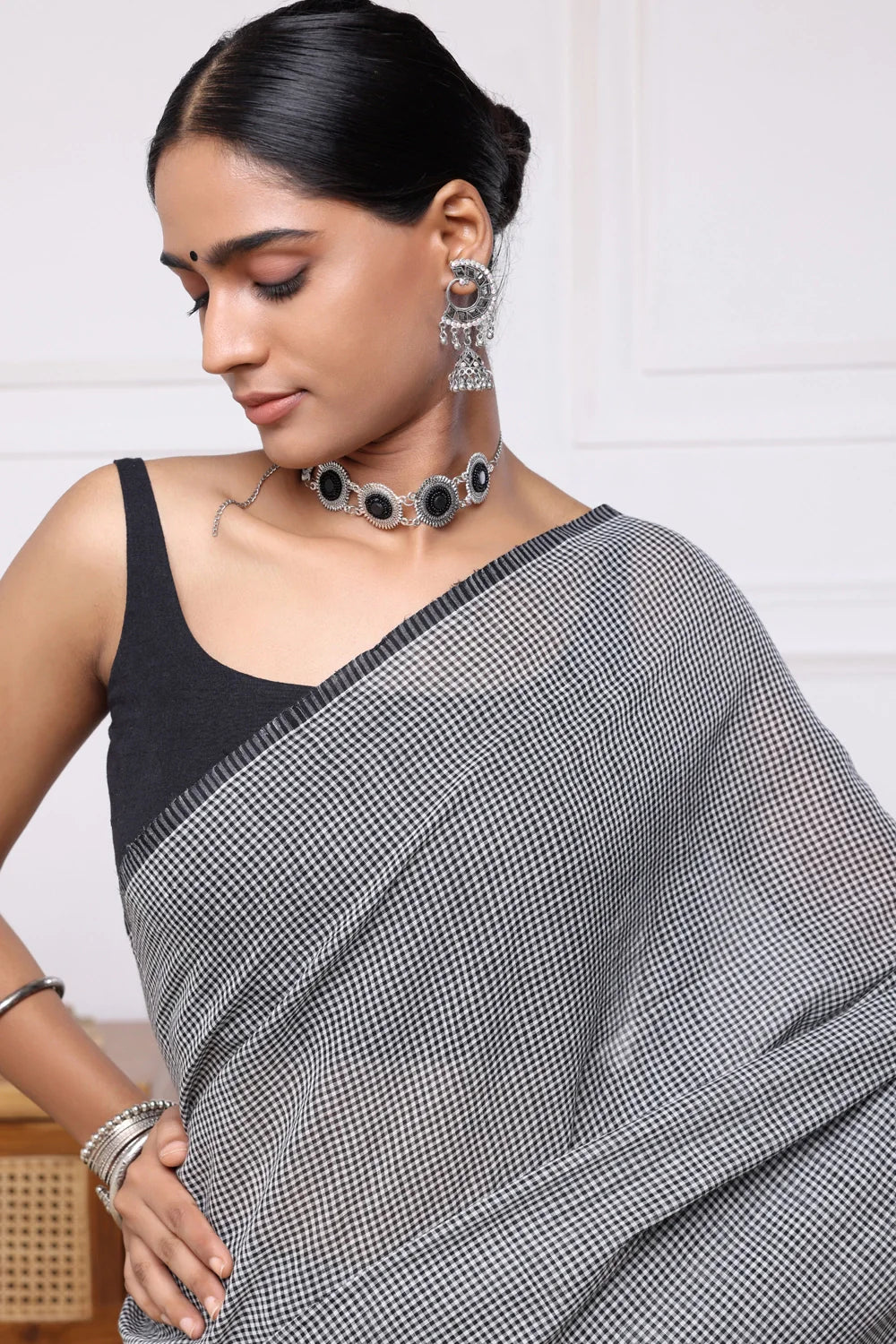 Handloom Black & White Mulmul Cotton Saree