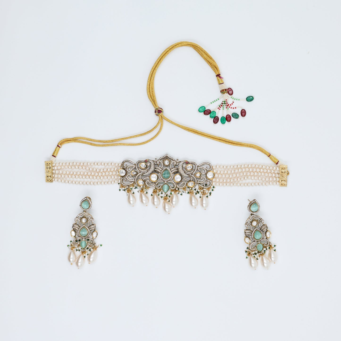 Extravagant Pearl Choker with Fine Pastel Green Precious Stones