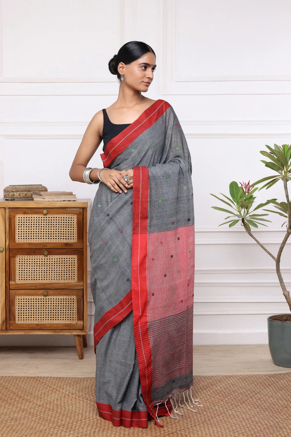 Handloom Grey Pure Cotton Jamdani Saree with Poka Dot Motifs