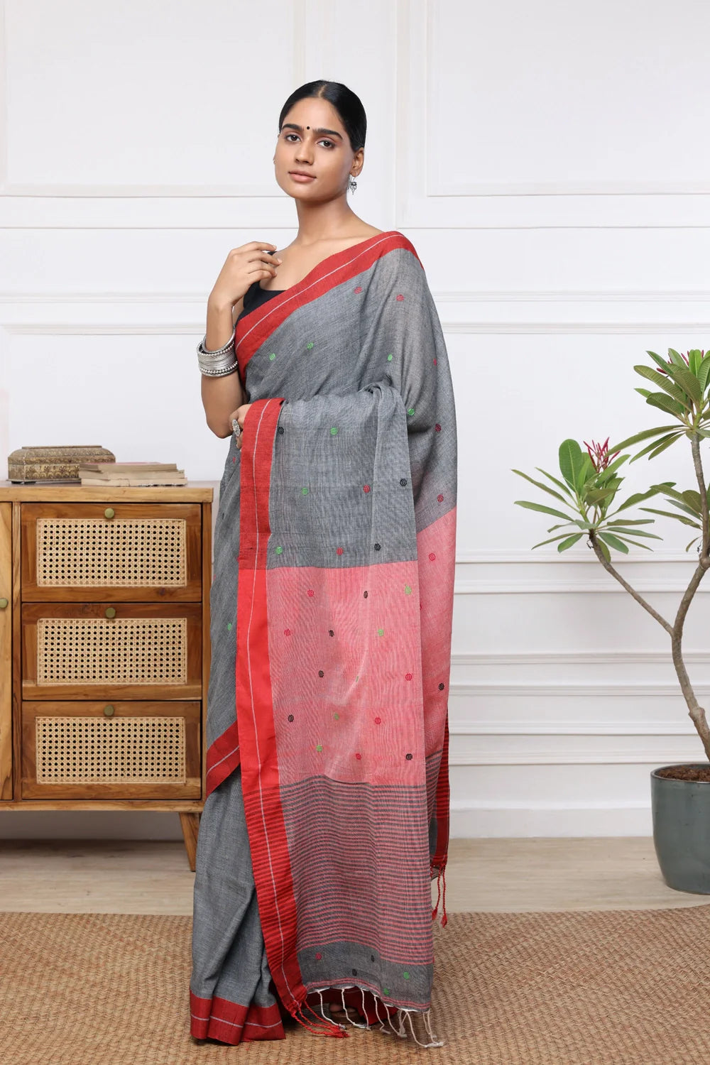 Handloom Grey Pure Cotton Jamdani Saree with Poka Dot Motifs