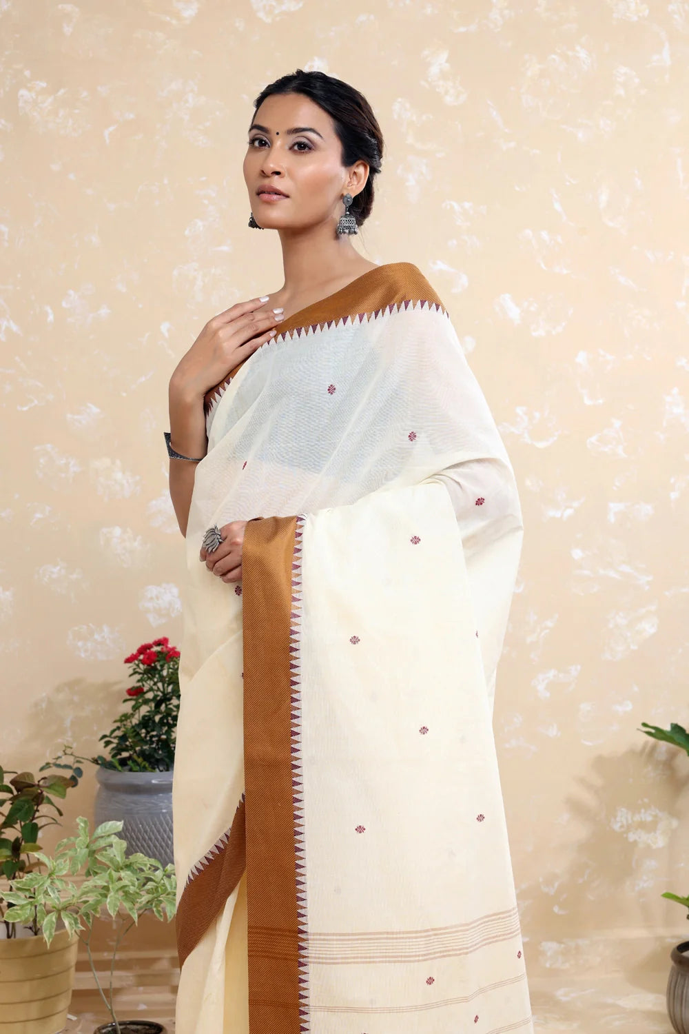 Handloom Cream Pure Cotton Kanchi Saree With Brown Border