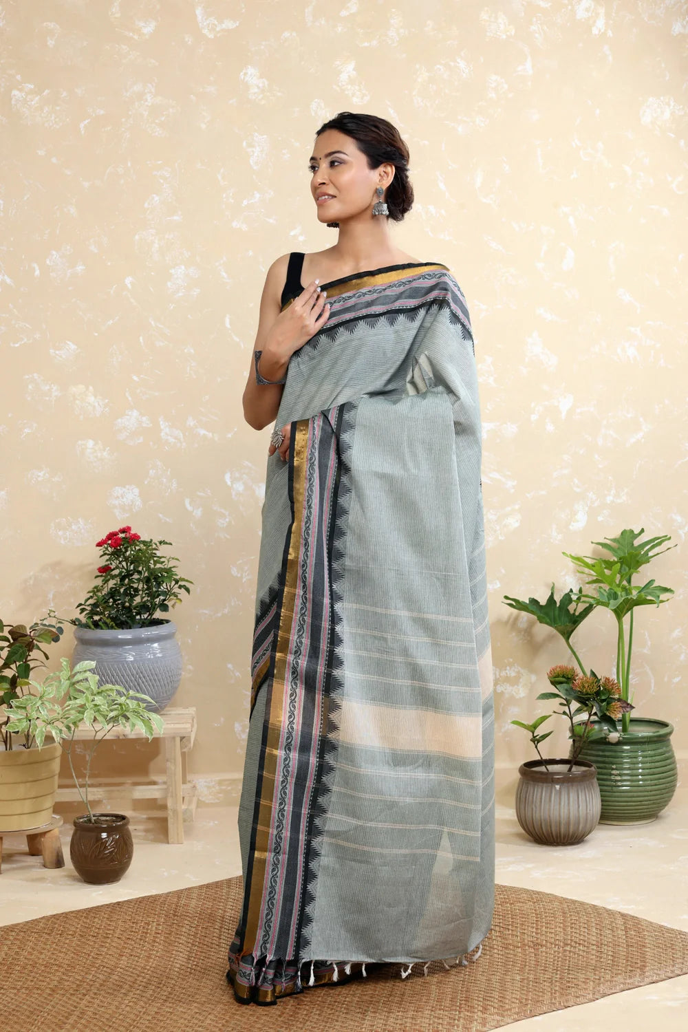 Handloom Grey Pure Cotton Kanchi Saree With Temple Border