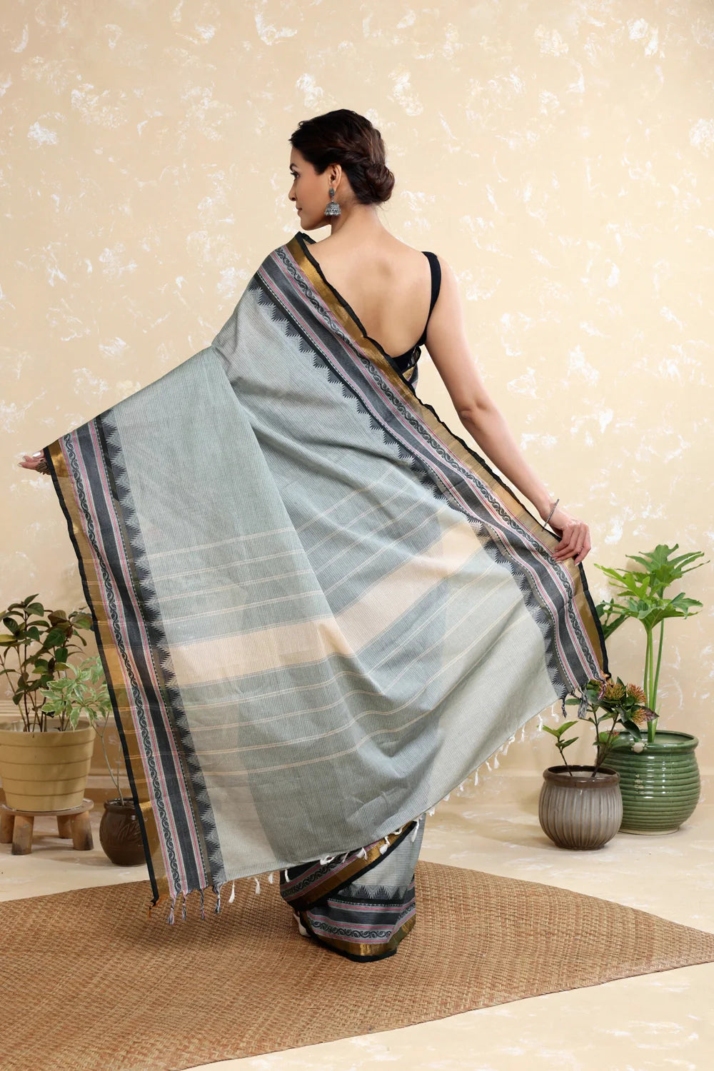 Handloom Grey Pure Cotton Kanchi Saree With Temple Border