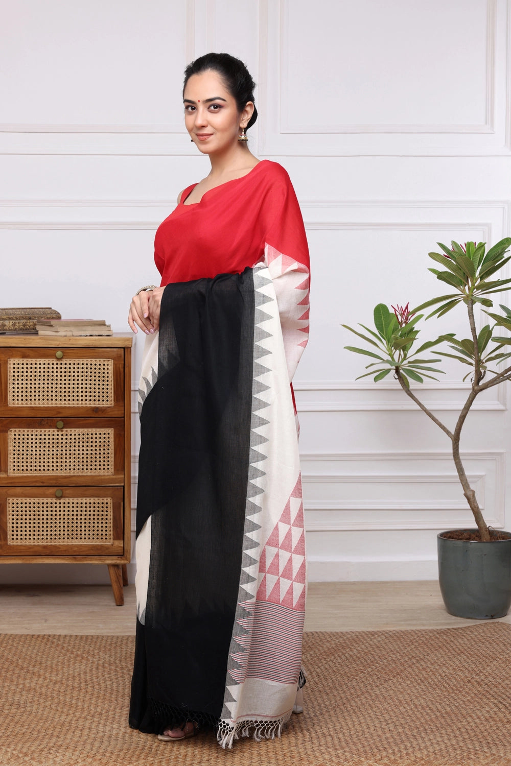 Handloom Cream Tricolour Soft Cotton Jamdani Saree