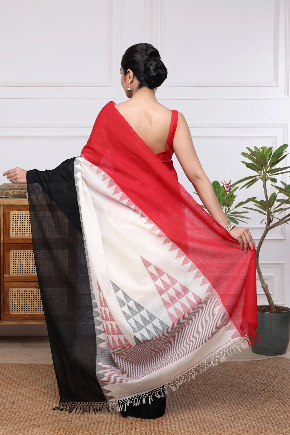 Handloom Cream Tricolour Soft Cotton Jamdani Saree