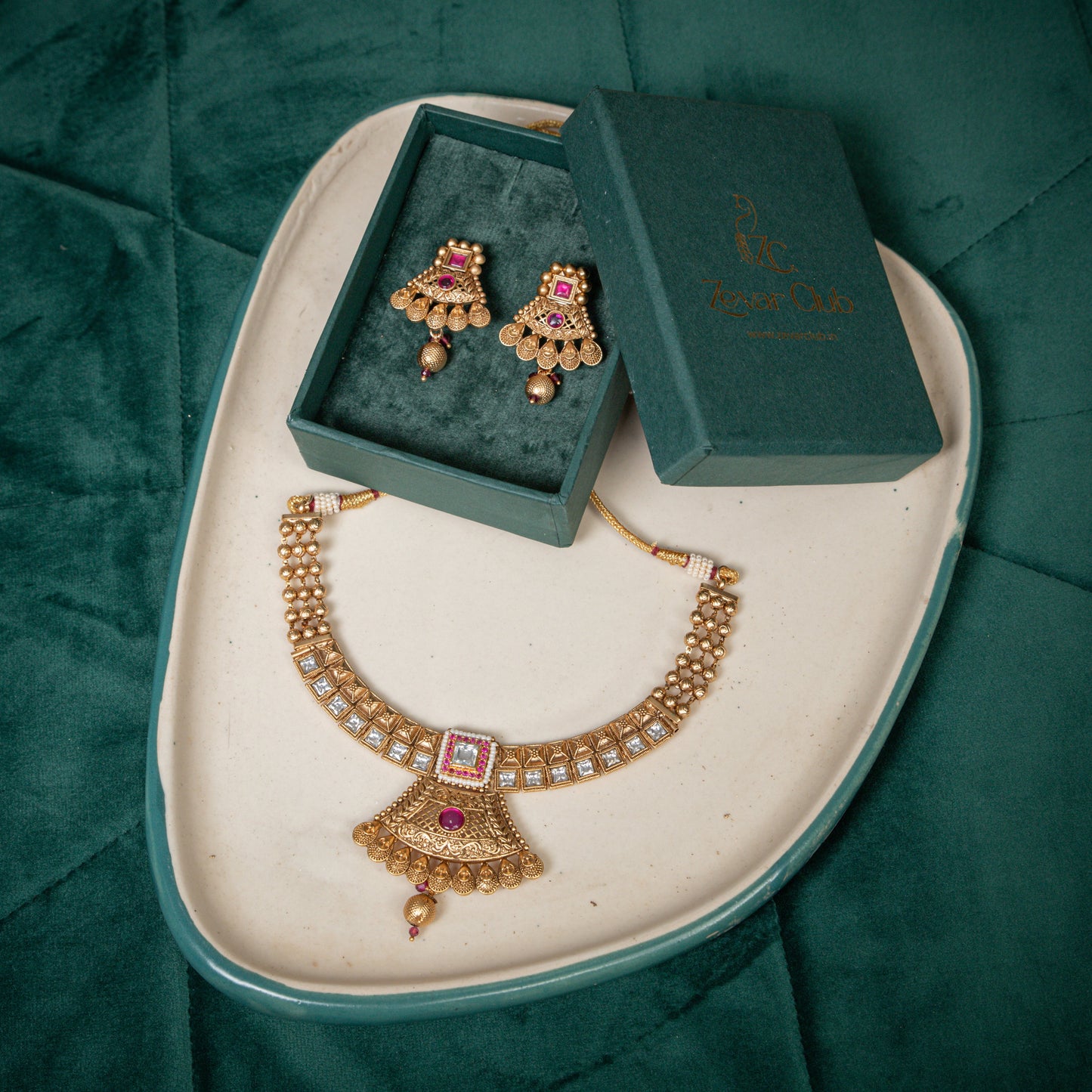 Minimalist Gold Plated Kundan Set