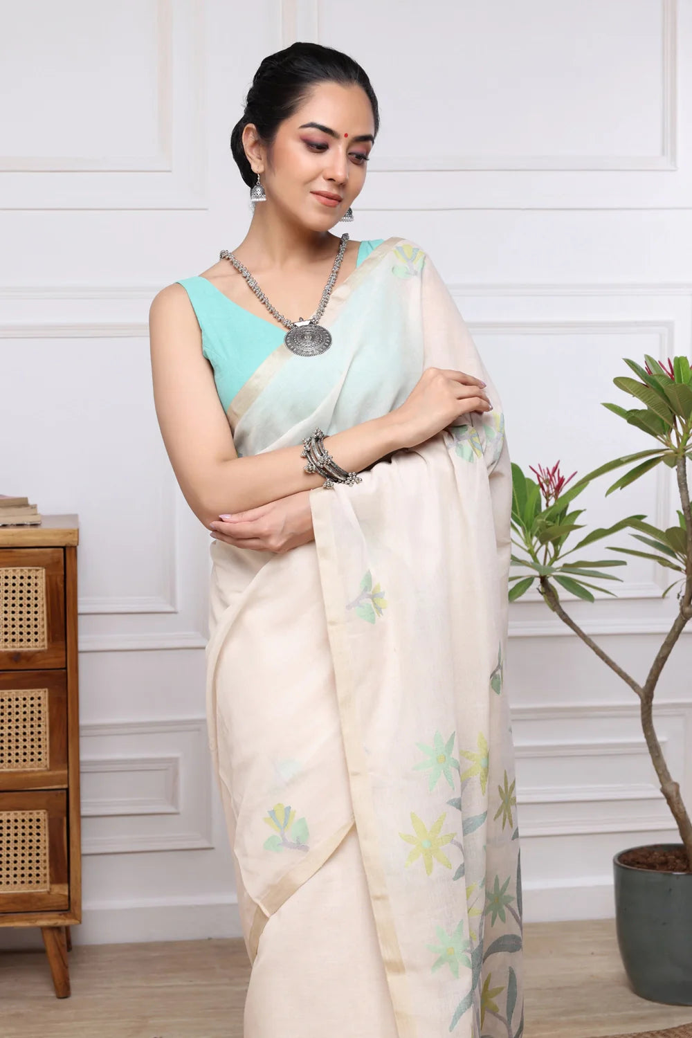 Handloom Beige Soft Cotton Jamdani Saree