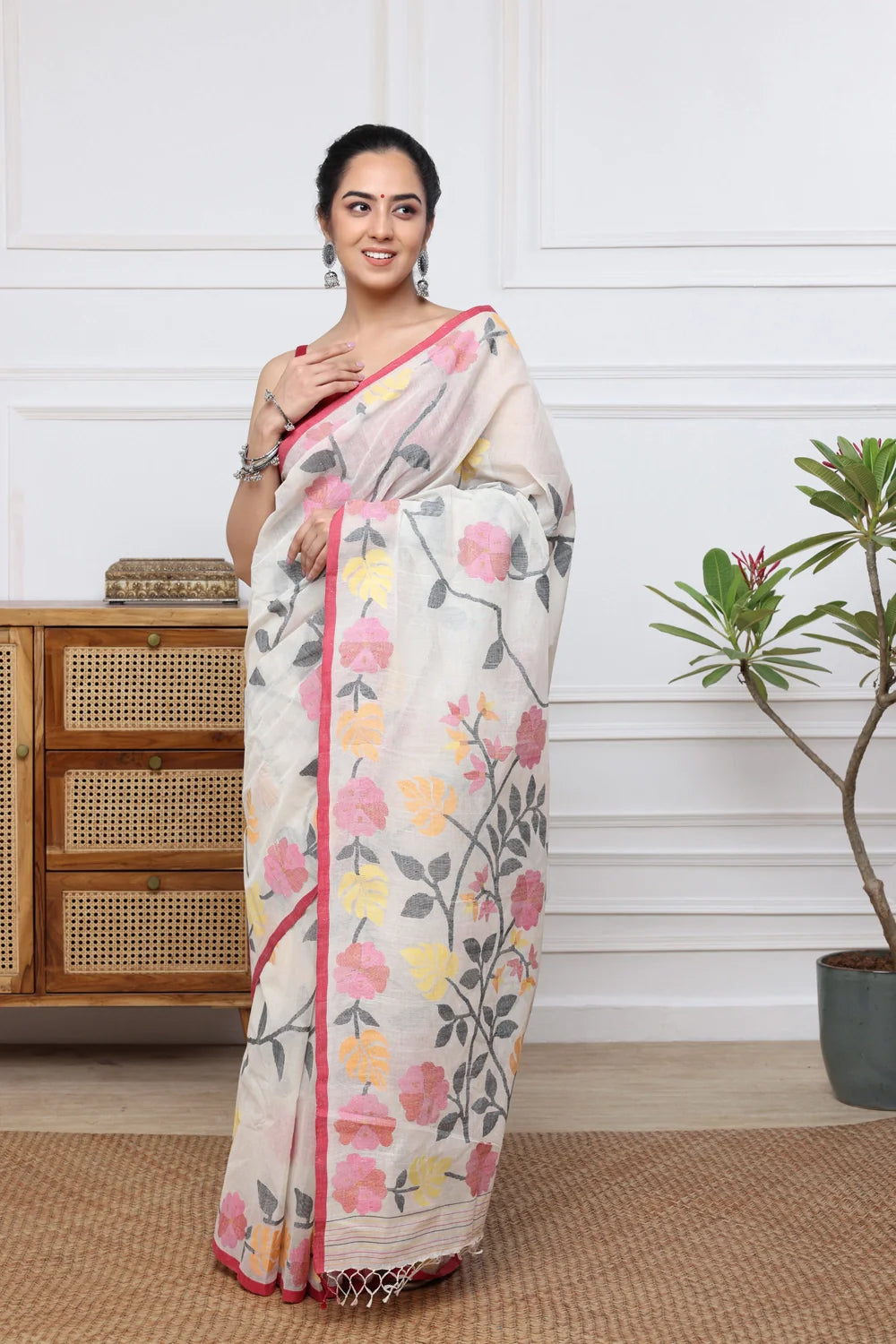 Handloom Cream Pure Cotton Pink Floral Jamdani Saree