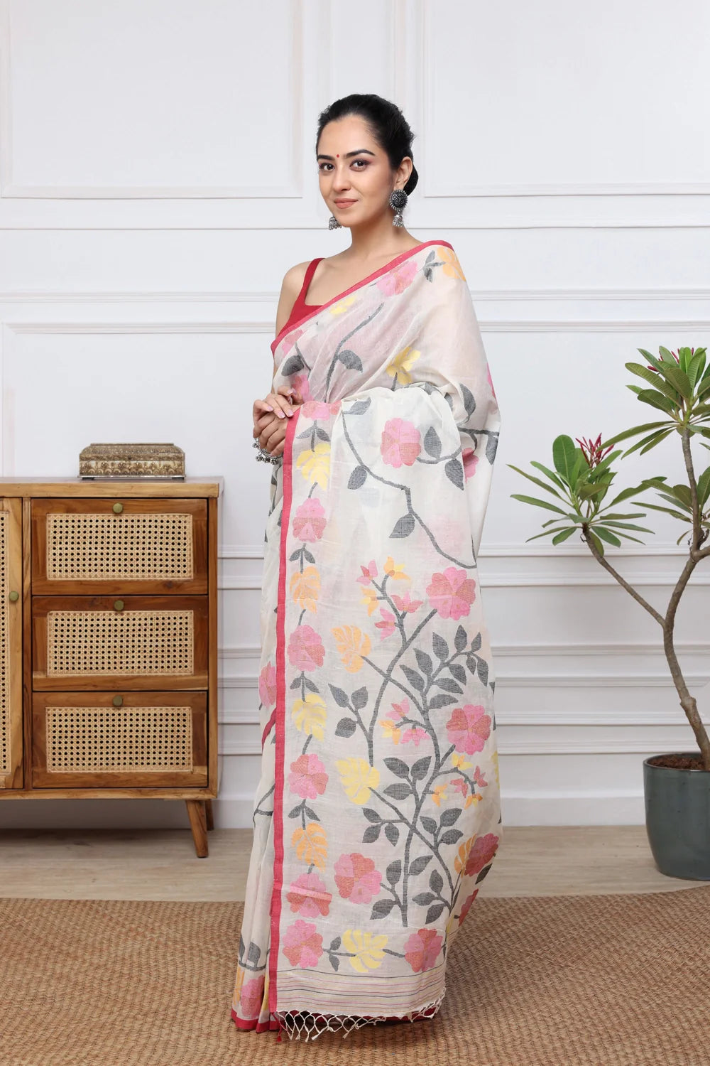 Handloom Cream Pure Cotton Pink Floral Jamdani Saree