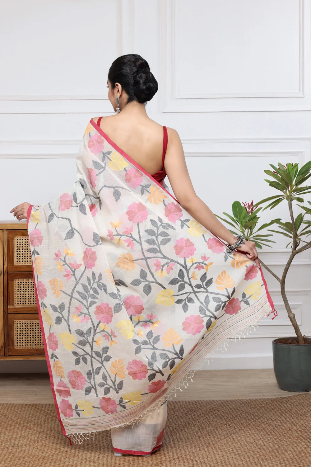 Handloom Cream Pure Cotton Pink Floral Jamdani Saree