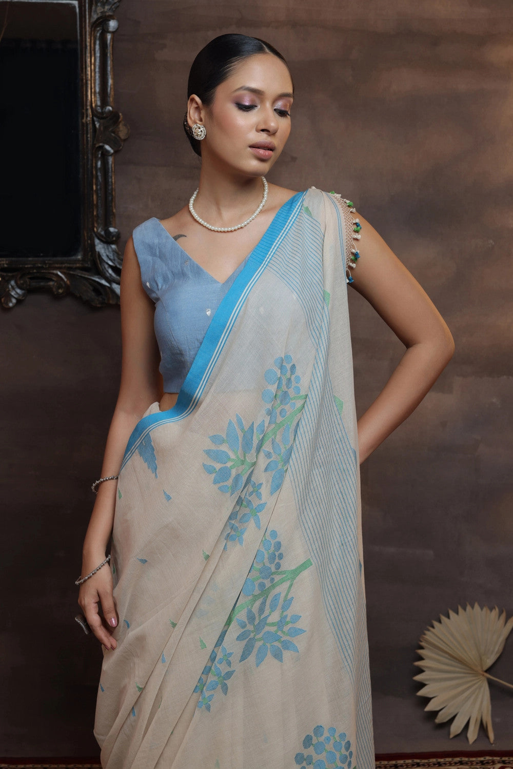 Handloom Beige Soft Cotton Jamdani Saree