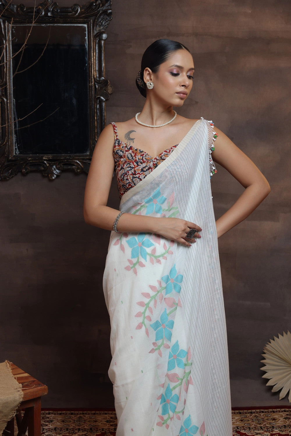 Handloom Off-White Soft Cotton Jamdani Saree With Woven Floral Motifs