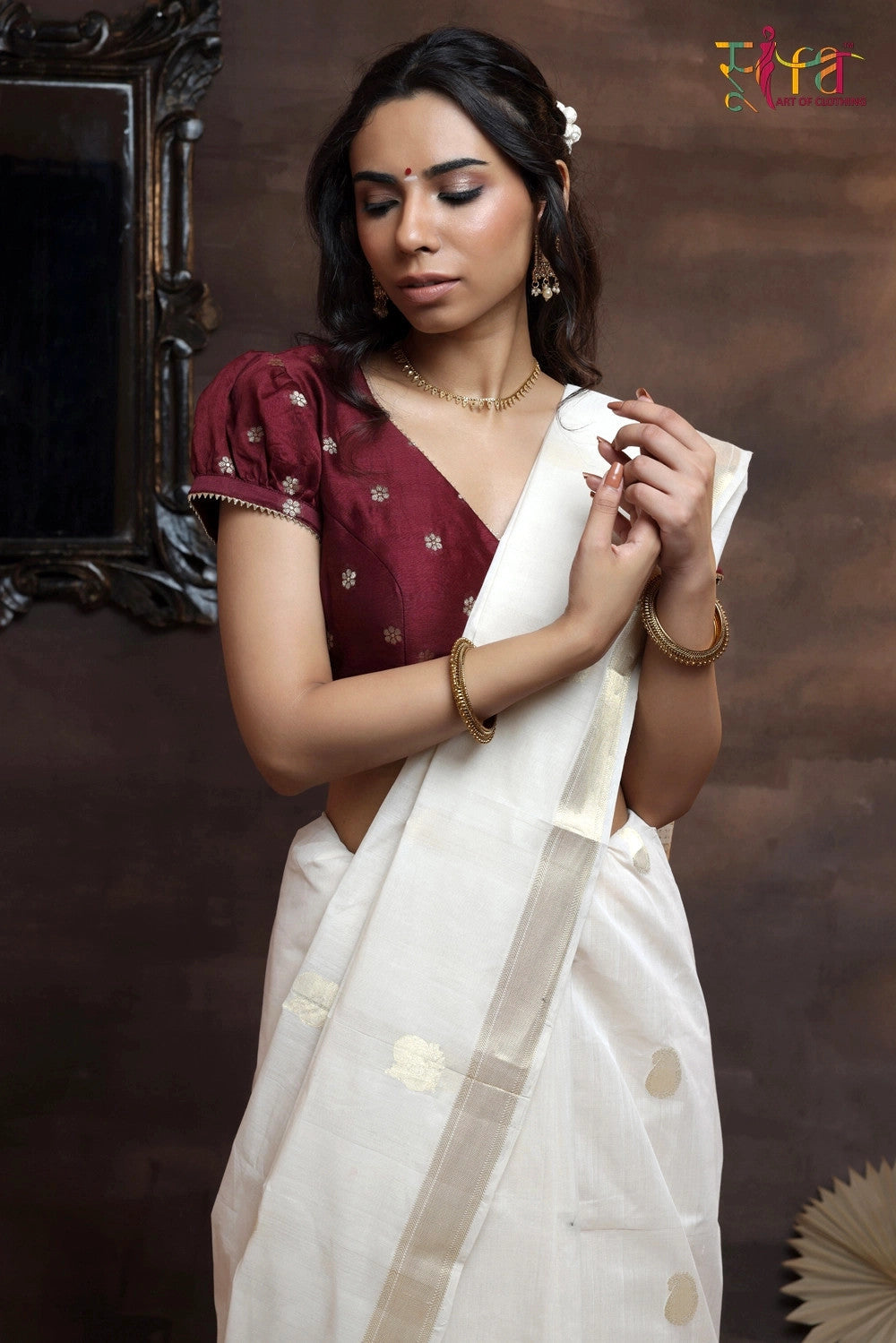 Handloom Off White pure cotton Kasavu Saree with Gold zari border & motifs