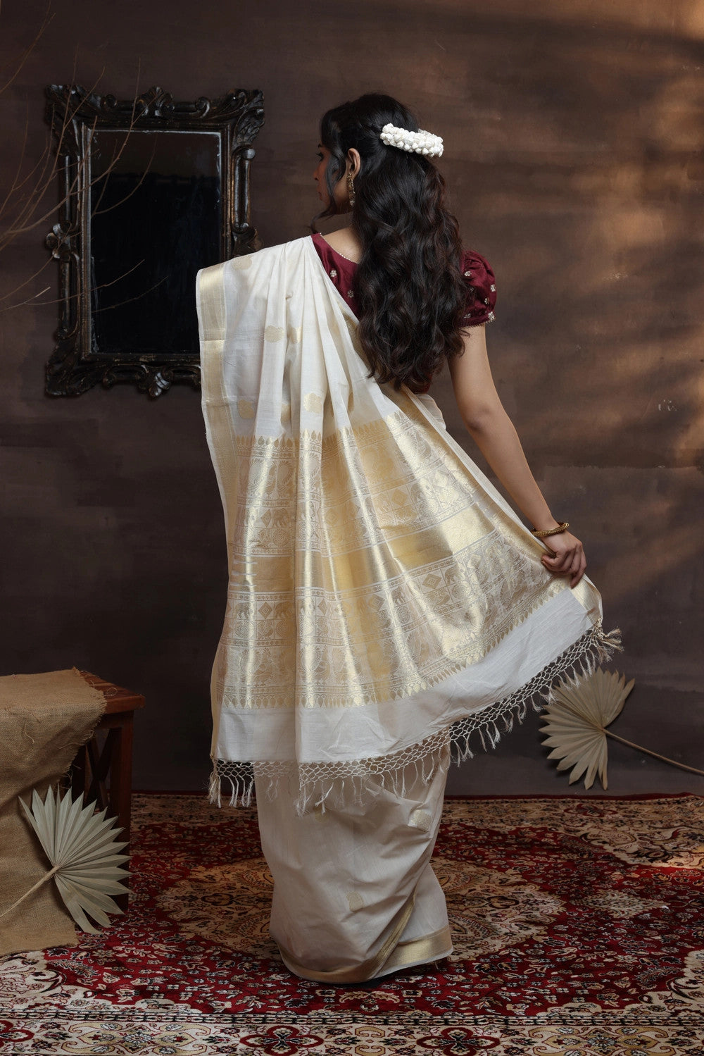 Handloom Off White pure cotton Kasavu Saree with Gold zari border & motifs