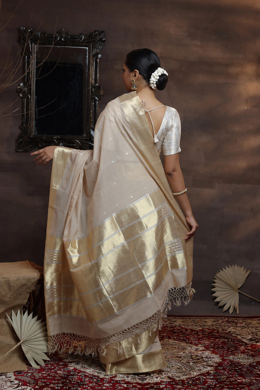 Beige Pure Cotton Kasavu Handloom Saree With Gold Zari Border And Motifs