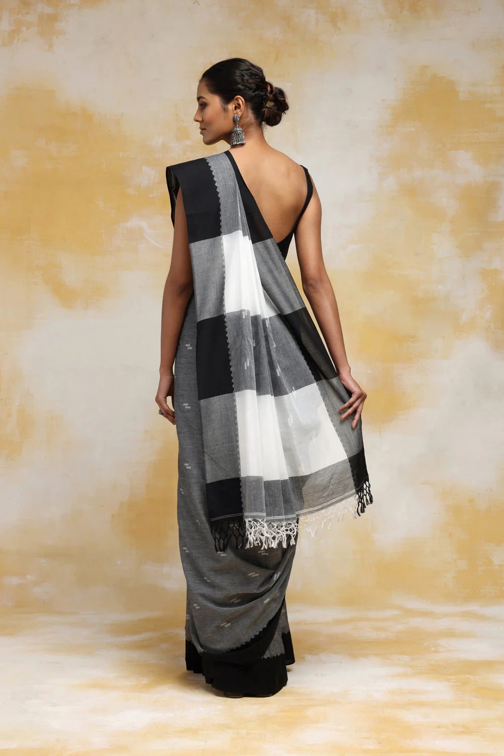 Hnadloom Grey Soft Cotton Saree With Black Border