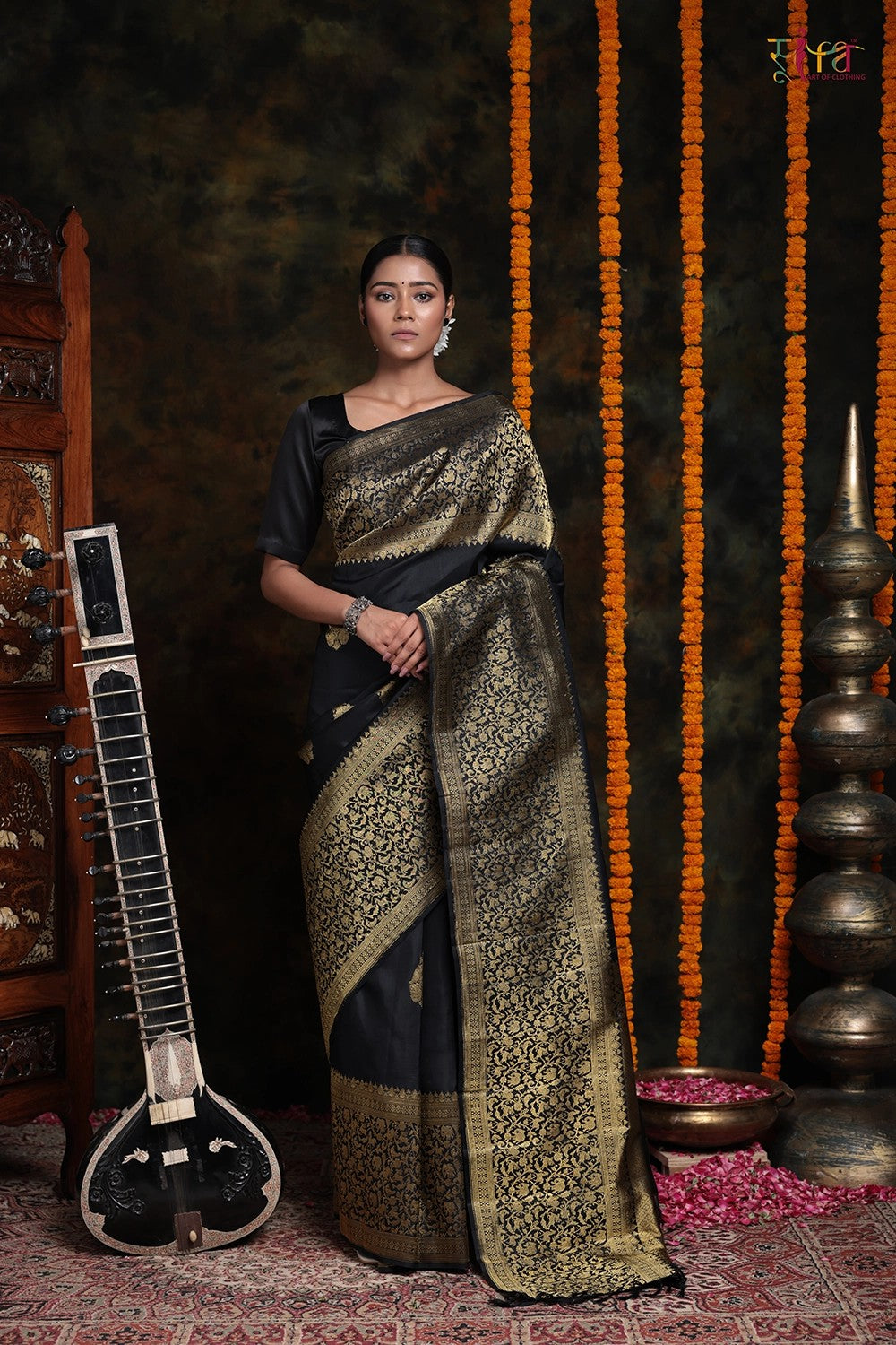 Black Handloom Kanchipattu With Pure Thick Zari Motifs