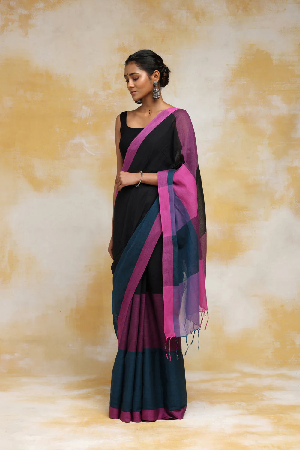 Handloom Black & Magenta Soft Cotton Saree With Magenta Border