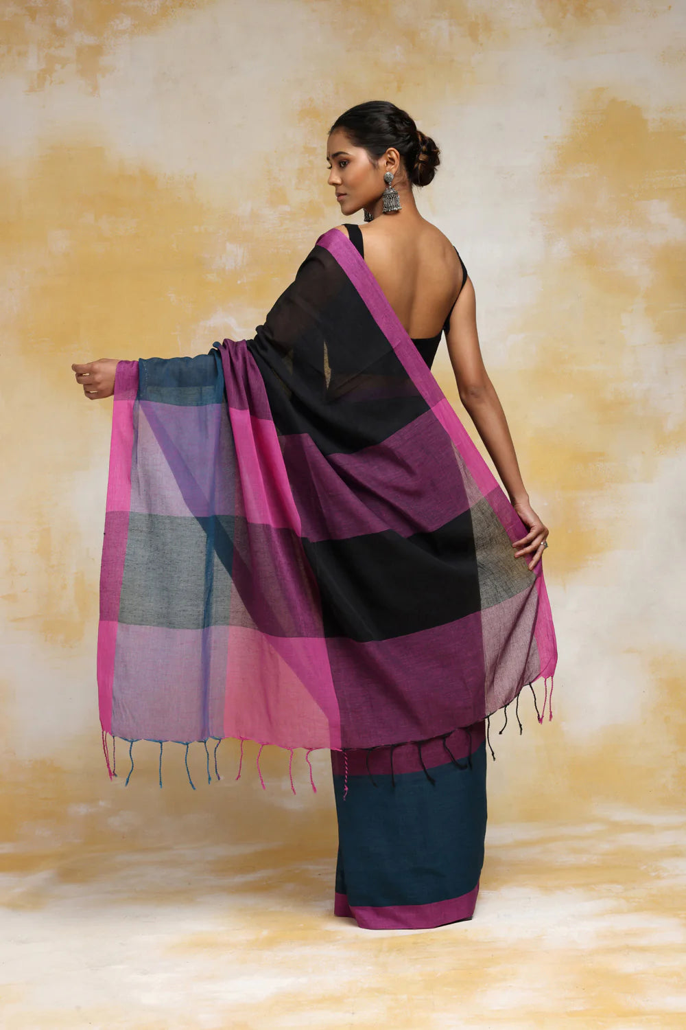 Handloom Black & Magenta Soft Cotton Saree With Magenta Border