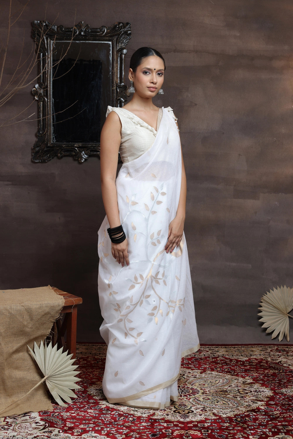 Handloom White Soft Cotton Jamdani Saree With Zari Floral Motifs