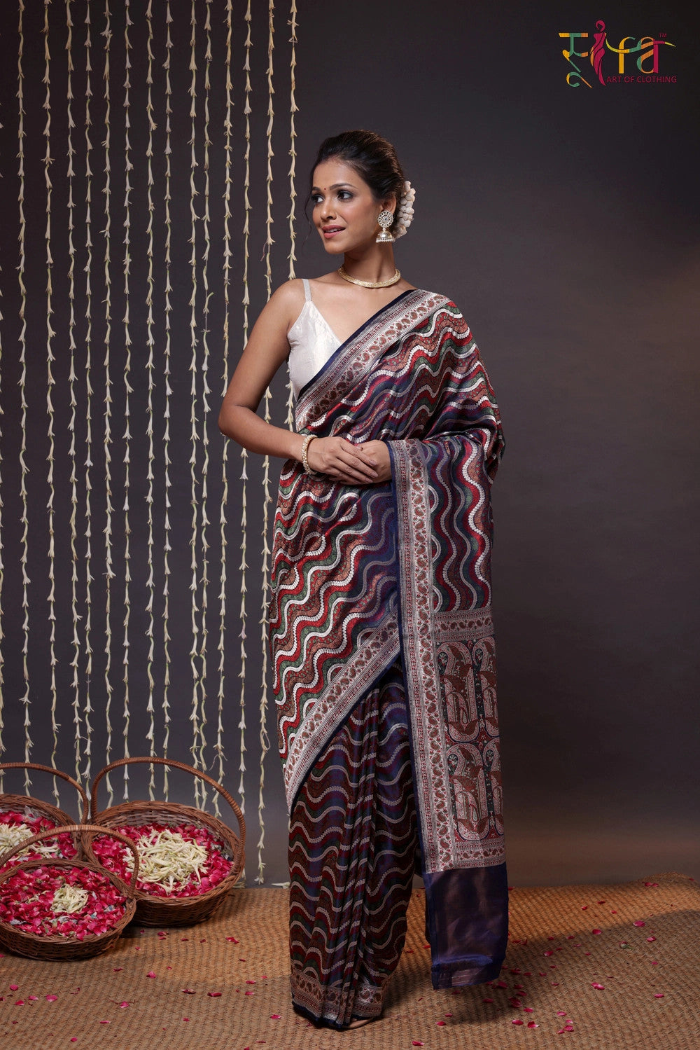 Handloom Navy Blue Tanchoi Silk Saree