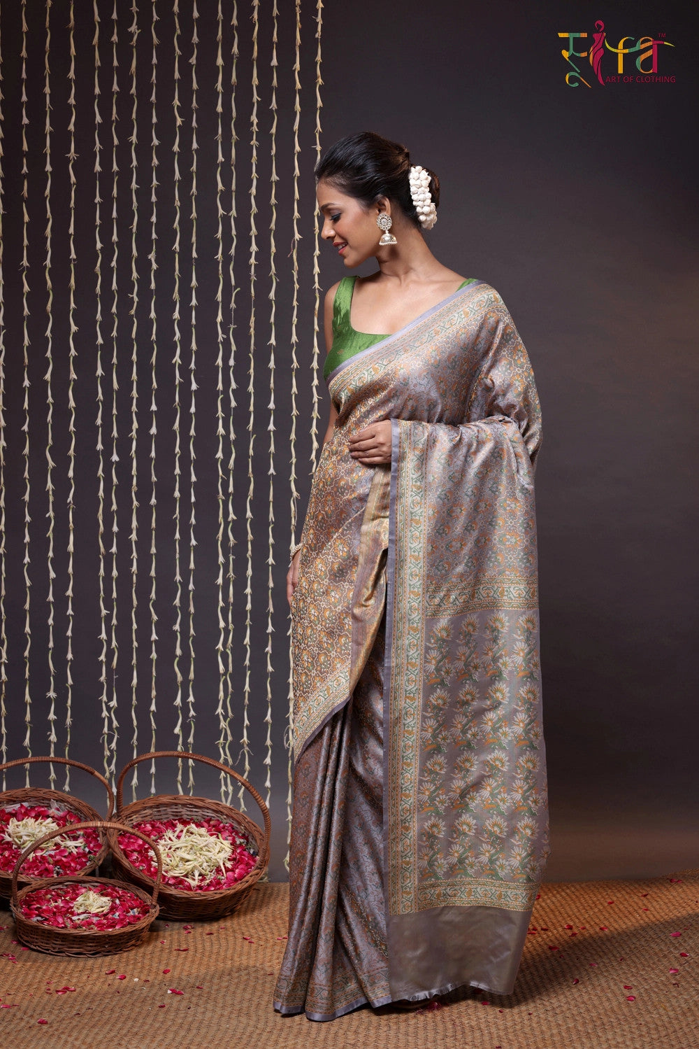 Handloom Grey Pure Silk Tanchoi Banarasi Saree