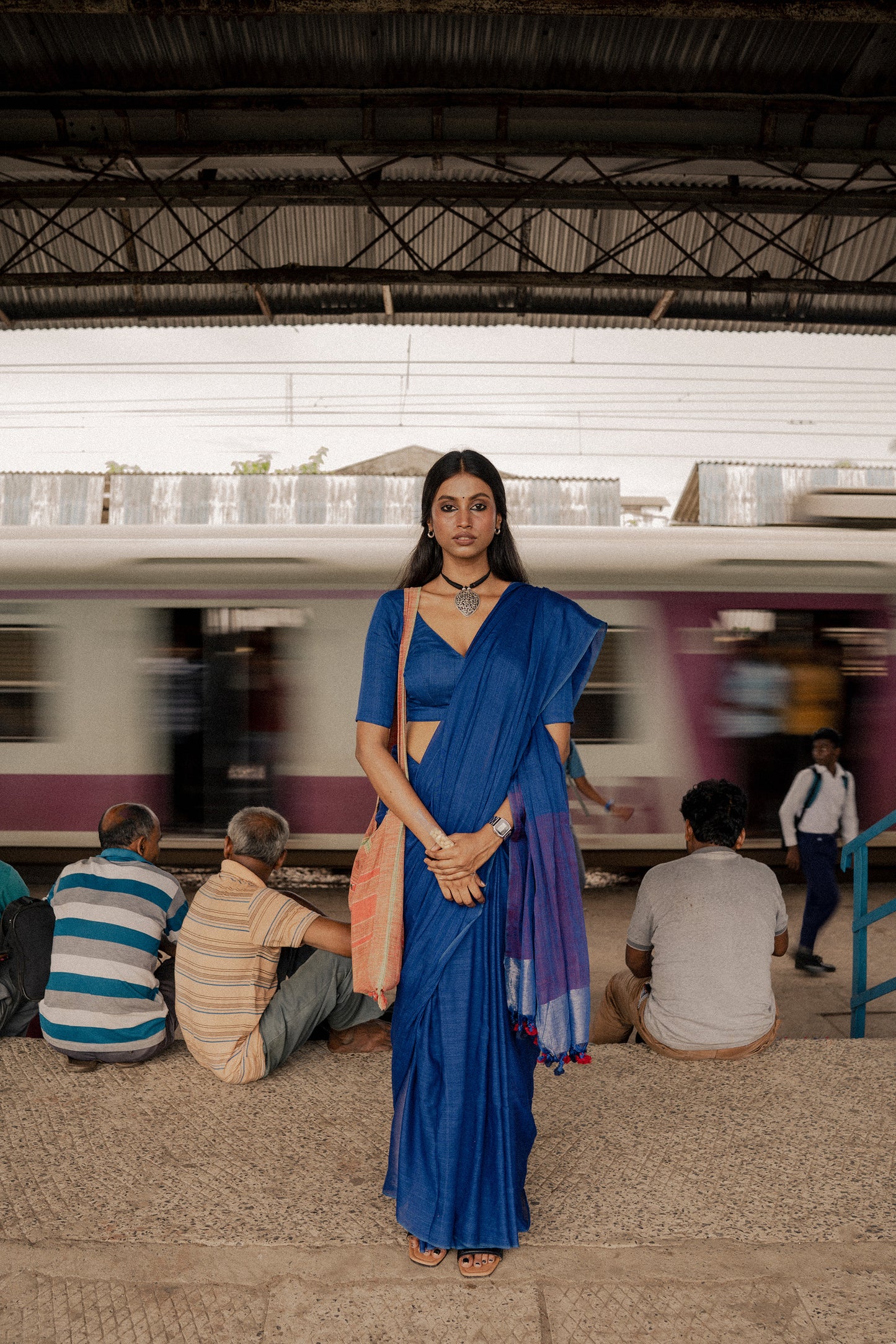 Jindagi ki railgadi I Blue mul modal handloom saree