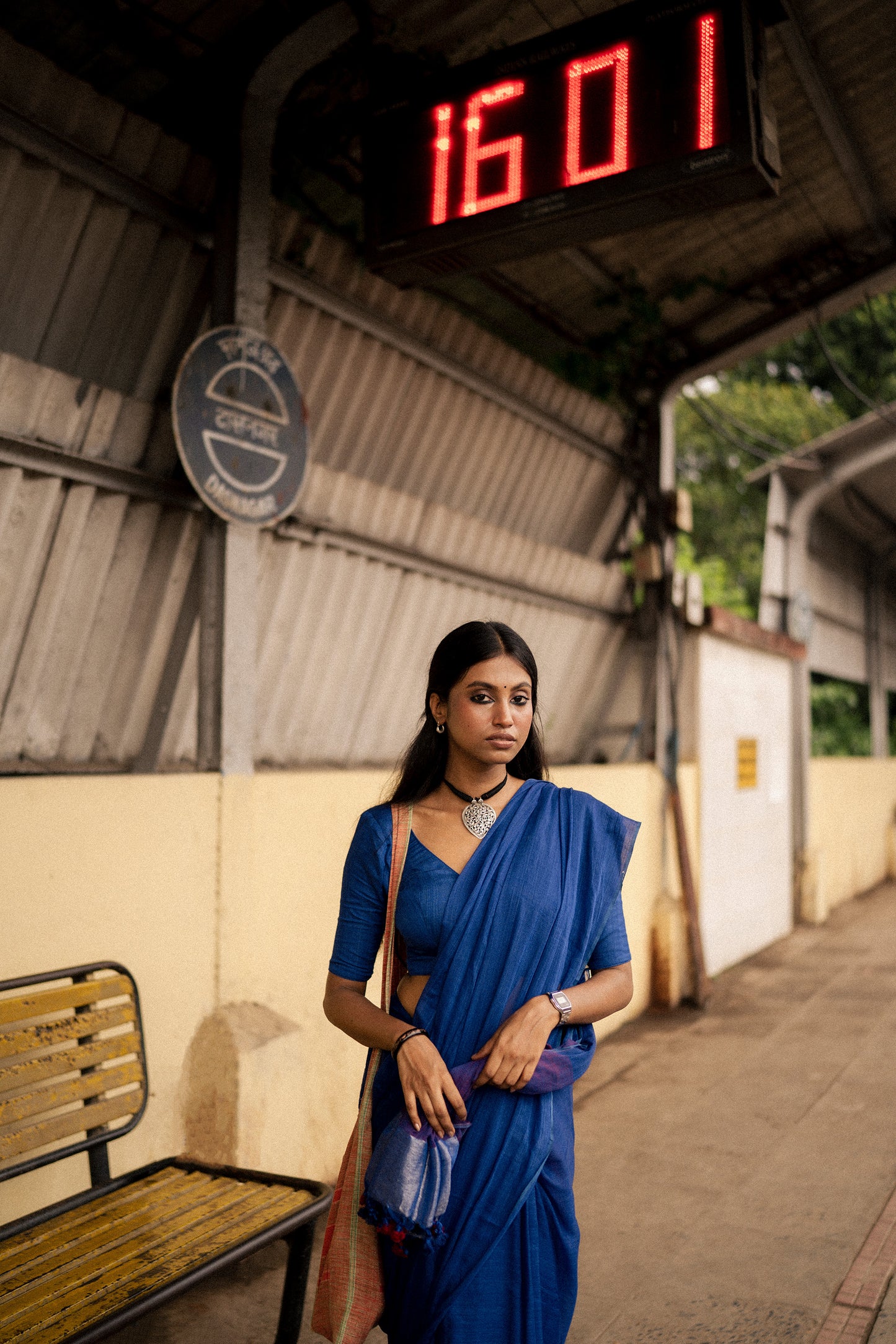 Jindagi ki railgadi I Blue mul modal handloom saree