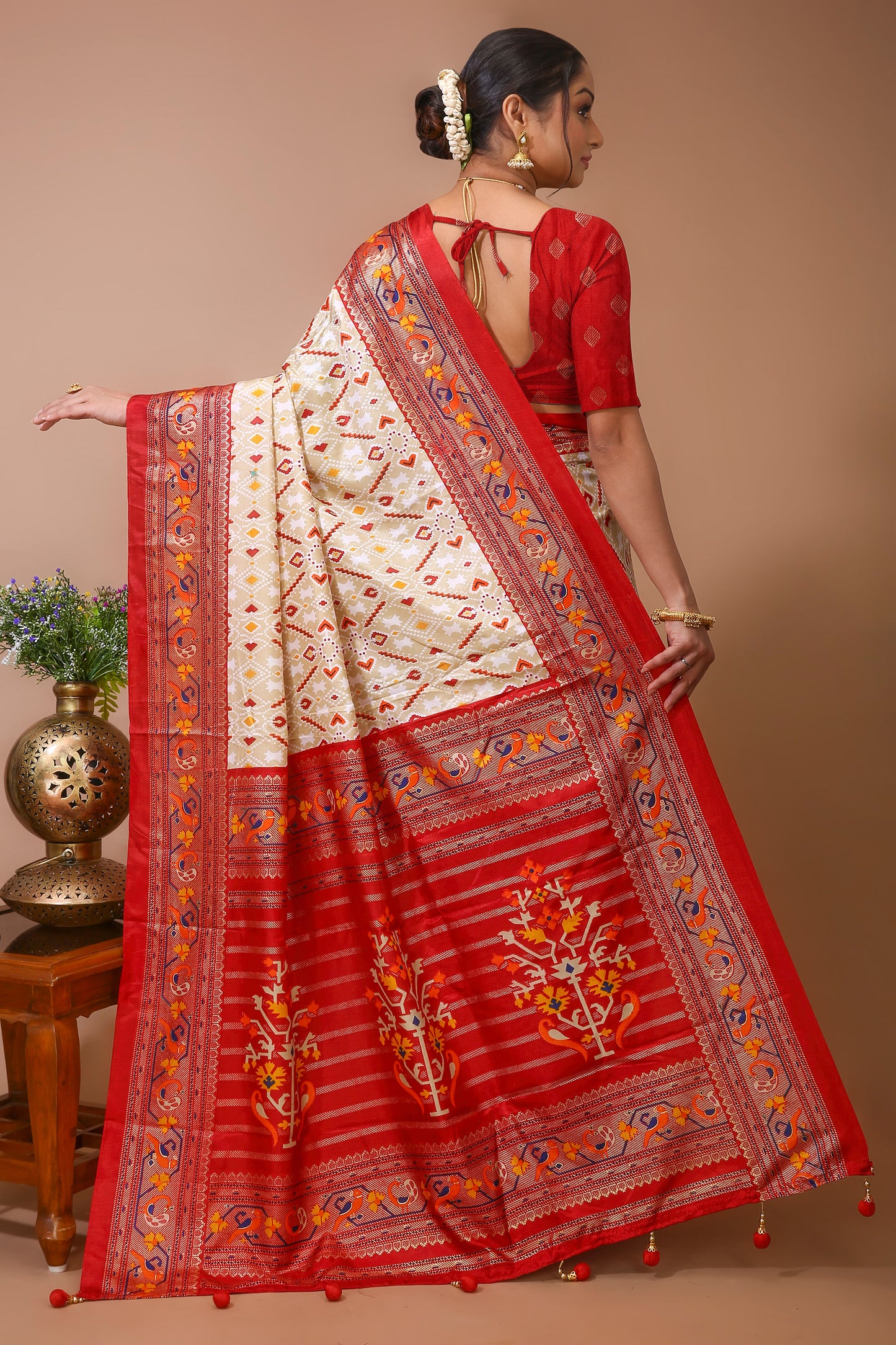 Dori Red White Silk Patola Print Saree